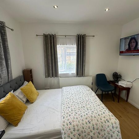 Luxury Ensuite 2Nd Studio Flat With Great Views In Keedonwood Road With Fully Own Bathroom Newly Added And Private Kitchenette Bromley Zewnętrze zdjęcie