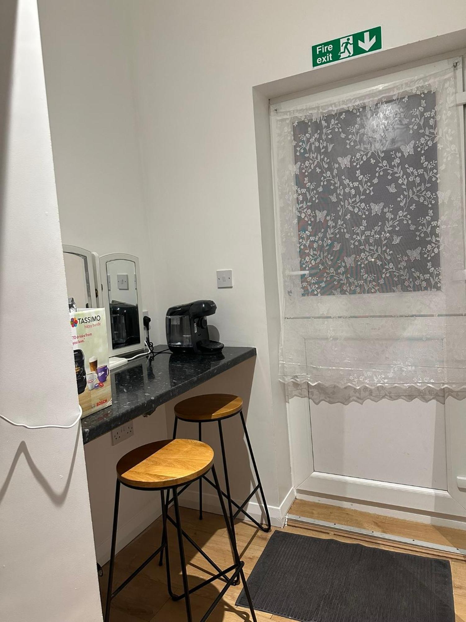 Luxury Ensuite 2Nd Studio Flat With Great Views In Keedonwood Road With Fully Own Bathroom Newly Added And Private Kitchenette Bromley Zewnętrze zdjęcie