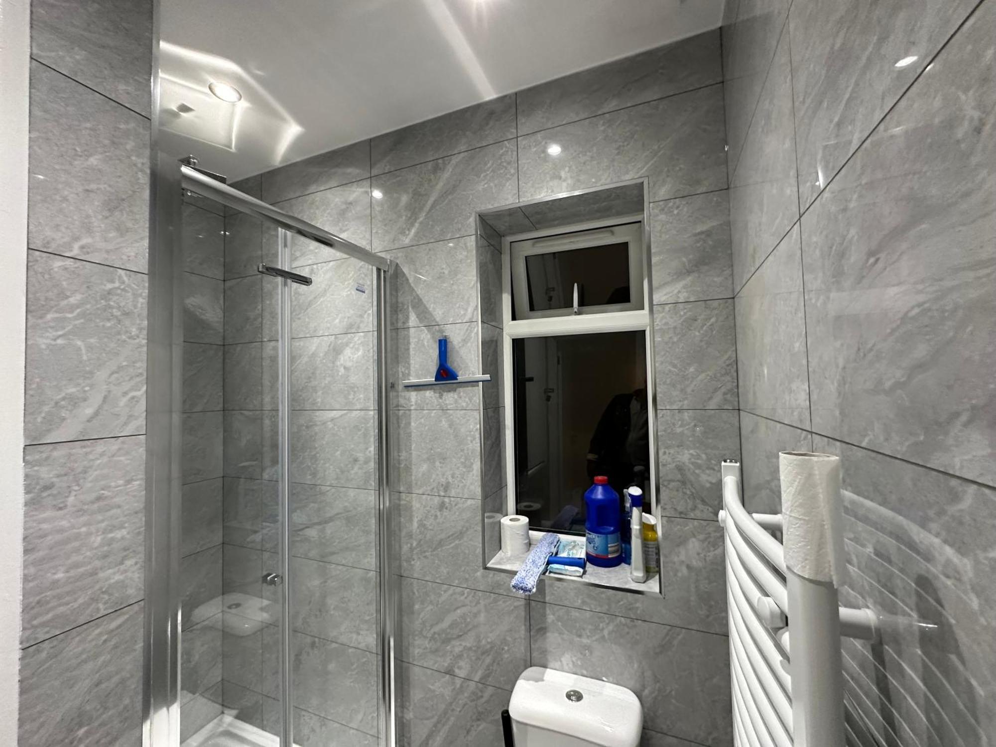 Luxury Ensuite 2Nd Studio Flat With Great Views In Keedonwood Road With Fully Own Bathroom Newly Added And Private Kitchenette Bromley Zewnętrze zdjęcie
