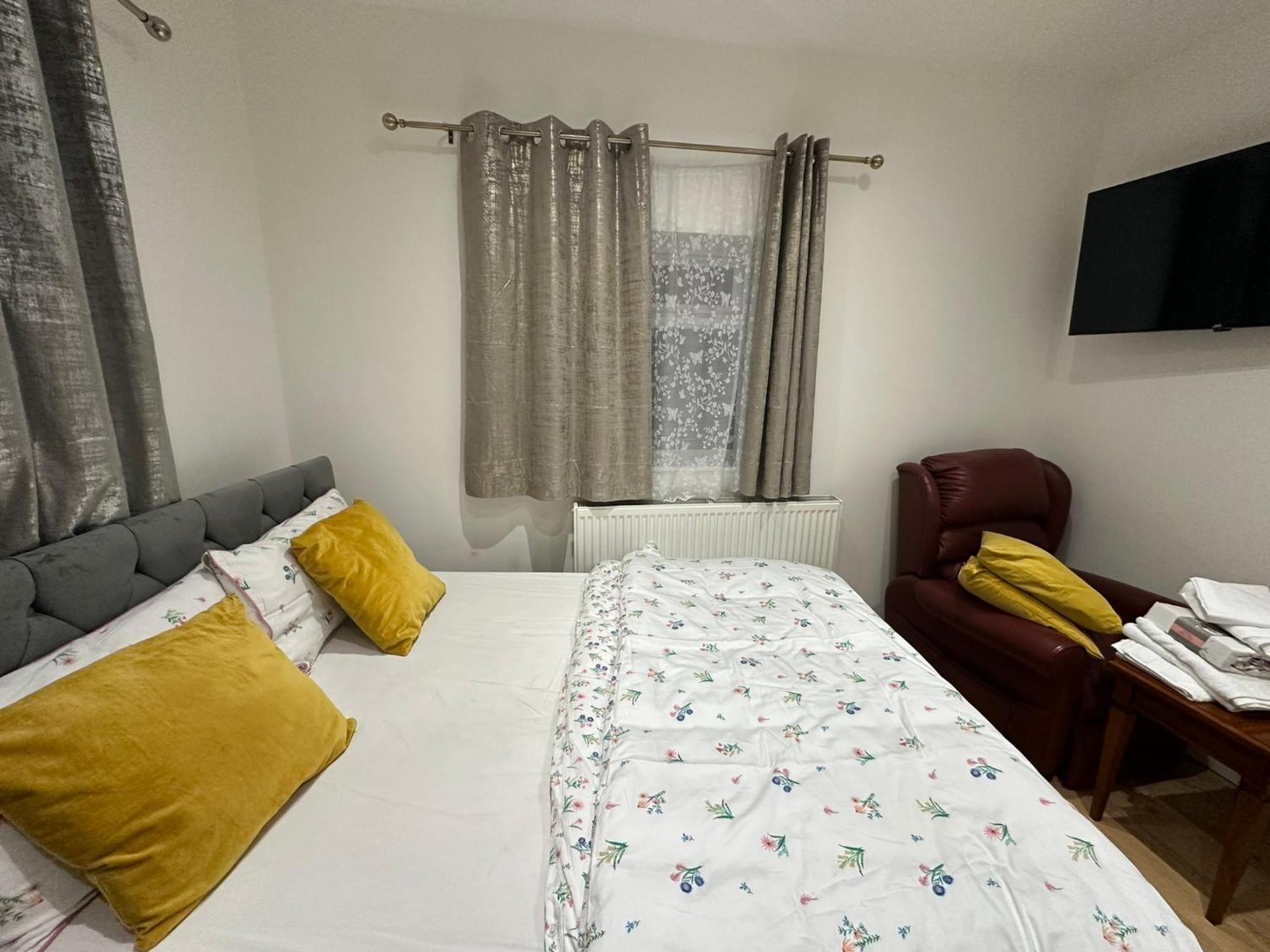 Luxury Ensuite 2Nd Studio Flat With Great Views In Keedonwood Road With Fully Own Bathroom Newly Added And Private Kitchenette Bromley Zewnętrze zdjęcie