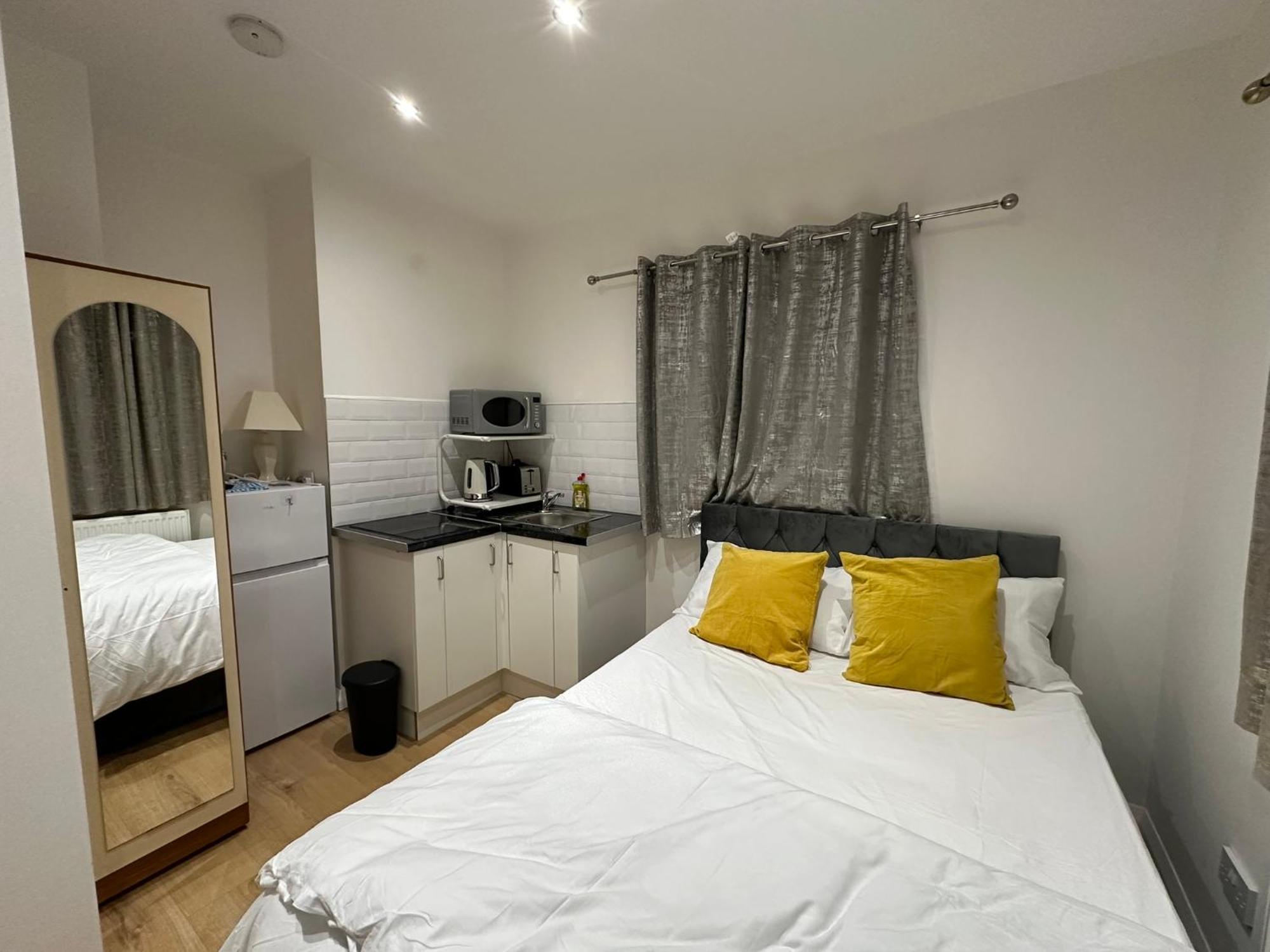 Luxury Ensuite 2Nd Studio Flat With Great Views In Keedonwood Road With Fully Own Bathroom Newly Added And Private Kitchenette Bromley Zewnętrze zdjęcie