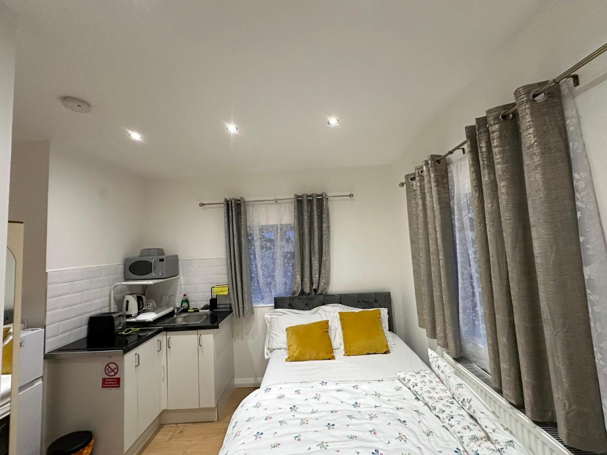 Luxury Ensuite 2Nd Studio Flat With Great Views In Keedonwood Road With Fully Own Bathroom Newly Added And Private Kitchenette Bromley Zewnętrze zdjęcie