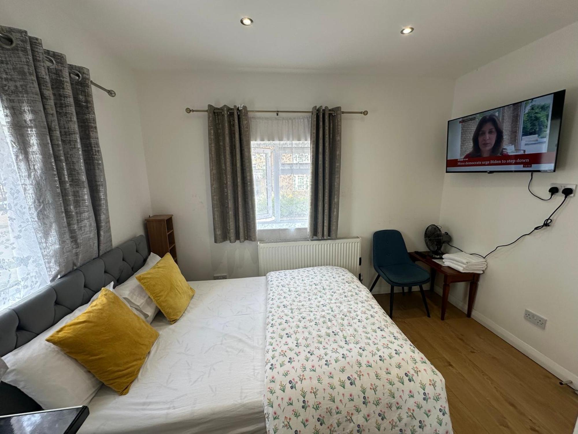 Luxury Ensuite 2Nd Studio Flat With Great Views In Keedonwood Road With Fully Own Bathroom Newly Added And Private Kitchenette Bromley Zewnętrze zdjęcie