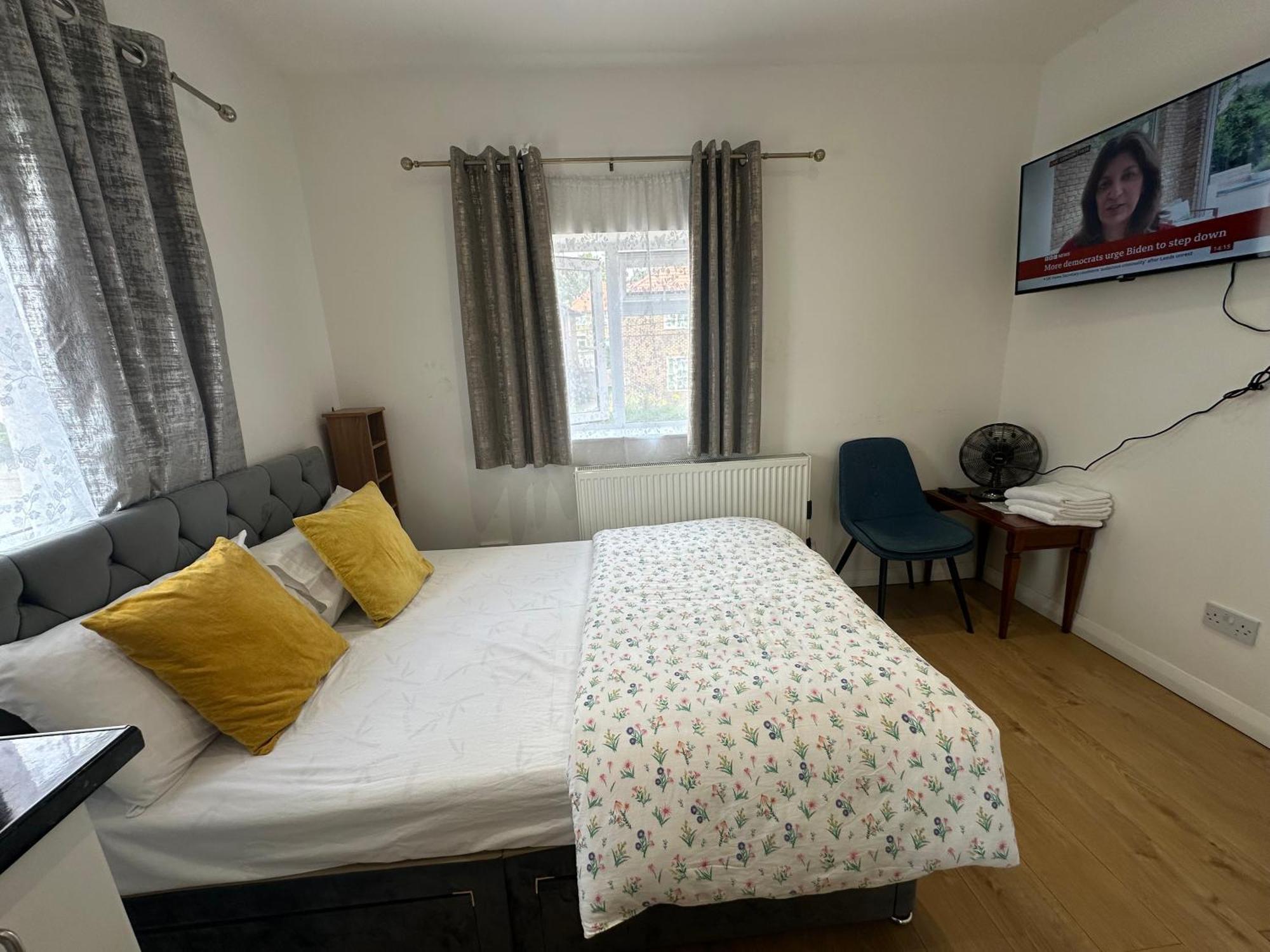 Luxury Ensuite 2Nd Studio Flat With Great Views In Keedonwood Road With Fully Own Bathroom Newly Added And Private Kitchenette Bromley Zewnętrze zdjęcie