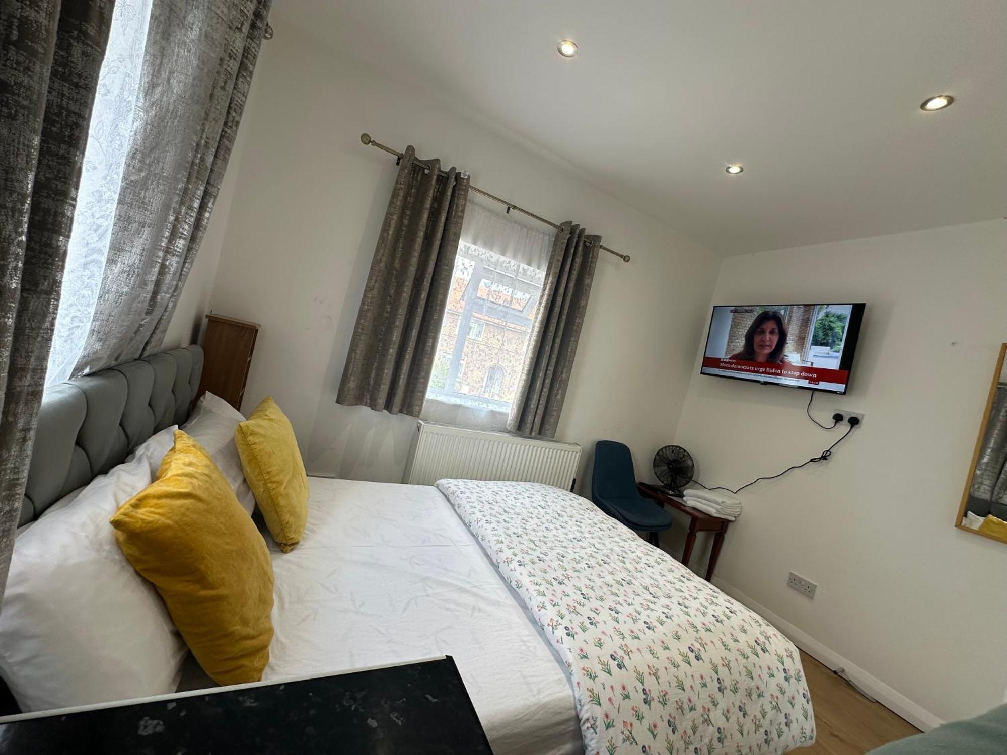 Luxury Ensuite 2Nd Studio Flat With Great Views In Keedonwood Road With Fully Own Bathroom Newly Added And Private Kitchenette Bromley Zewnętrze zdjęcie