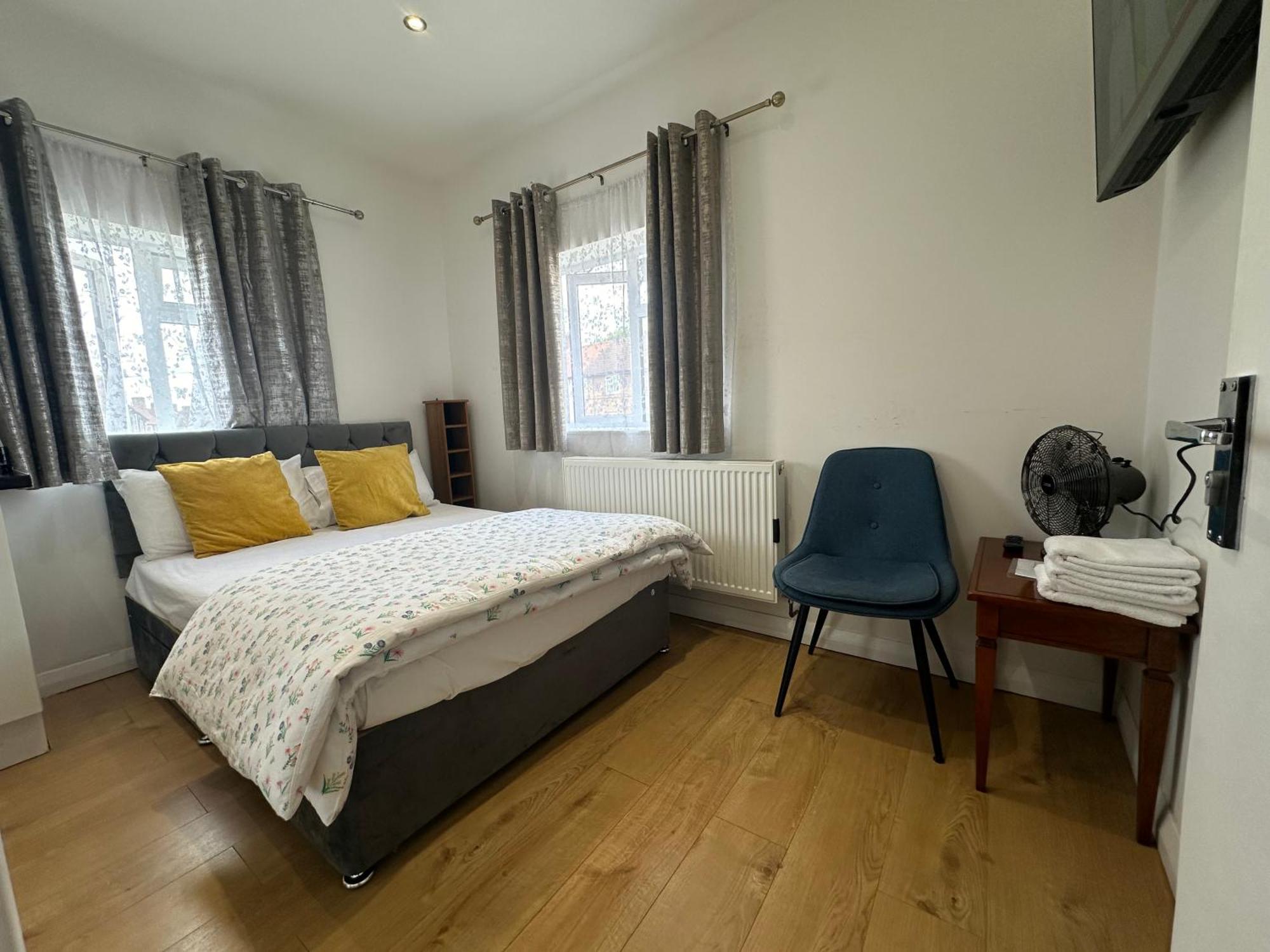 Luxury Ensuite 2Nd Studio Flat With Great Views In Keedonwood Road With Fully Own Bathroom Newly Added And Private Kitchenette Bromley Zewnętrze zdjęcie