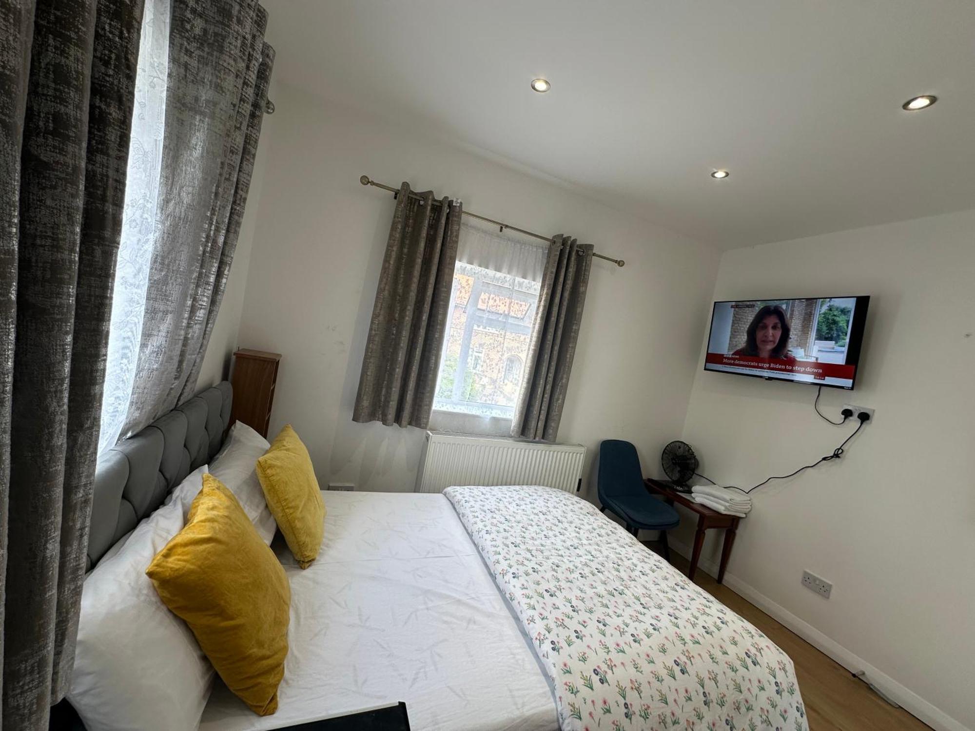 Luxury Ensuite 2Nd Studio Flat With Great Views In Keedonwood Road With Fully Own Bathroom Newly Added And Private Kitchenette Bromley Zewnętrze zdjęcie